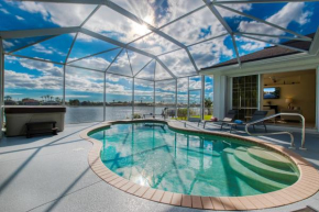 VILLA WATERFRONT - 3 BEDS - 3 BATHS - 6 GUESTS - LAKEVIEW & POOL/SPA - INCL. 10% OFF BOAT RENTAL